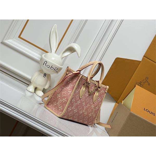 ショルダーバッグ モノグラム総柄 レザー調トリム LOUIS VUITTON ルイヴィトン コピー チャーム付き きれいめカジュアル