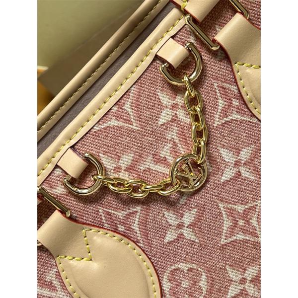 ショルダーバッグ モノグラム総柄 レザー調トリム LOUIS VUITTON ルイヴィトン コピー チャーム付き きれいめカジュアル