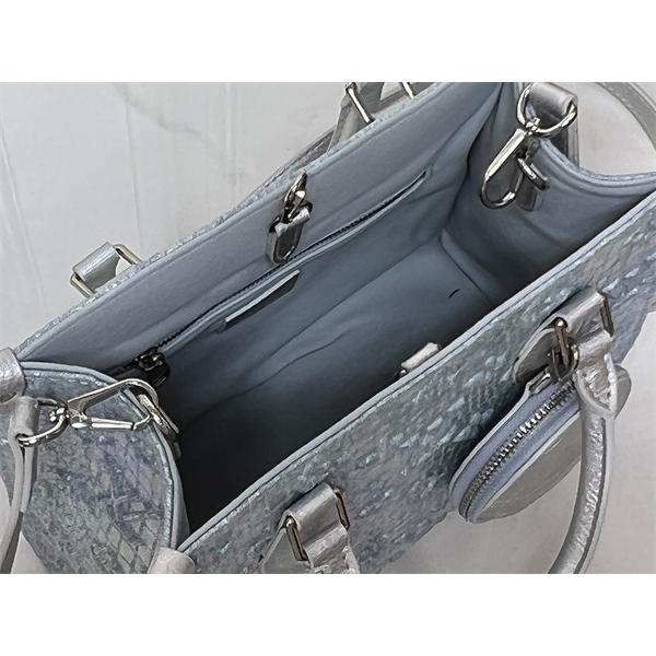レザー調ハンドル LOUIS VUITTON ルイヴィトン コピー ショルダーバッグ 丸型チャーム付き ショップおすすめ