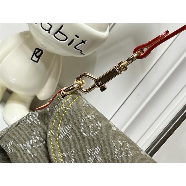 LV柄デザイン 半月フォルム LOUIS VUITTON ルイヴィトン コピー バッグ 肩掛け対応 デイリー使い 人気商品