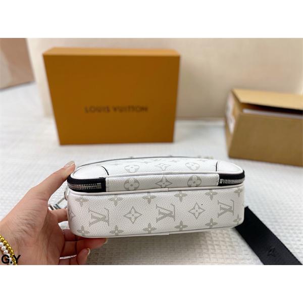 LV Alpha 2026トレンド春夏ルイヴィトンショルダーバッグコピー最高品質カジュアルスタイル