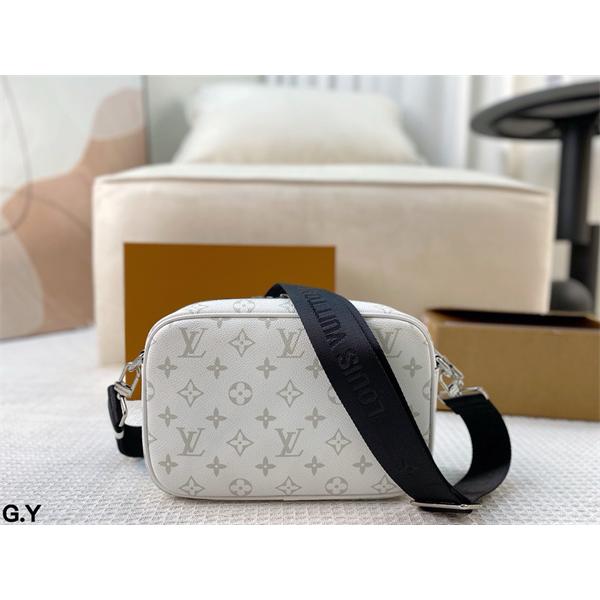 LV Alpha 2026トレンド春夏ルイヴィトンショルダーバッグコピー最高品質カジュアルスタイル