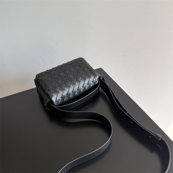 BV 26最新作 Intrecciato Mini Bag ボッテガ ヴェネタ ショルダーバッグコピー収納性抜群