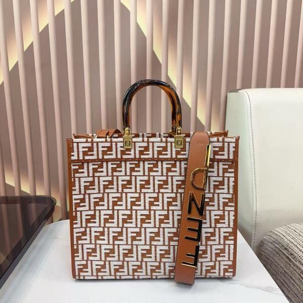 FENDI コピー モノグラム キャンバストートバッグ ゴールド金具 2WAY仕様 着映えアイテム
