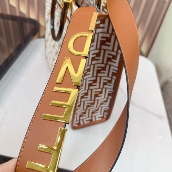 FENDI コピー モノグラム キャンバストートバッグ ゴールド金具 2WAY仕様 着映えアイテム