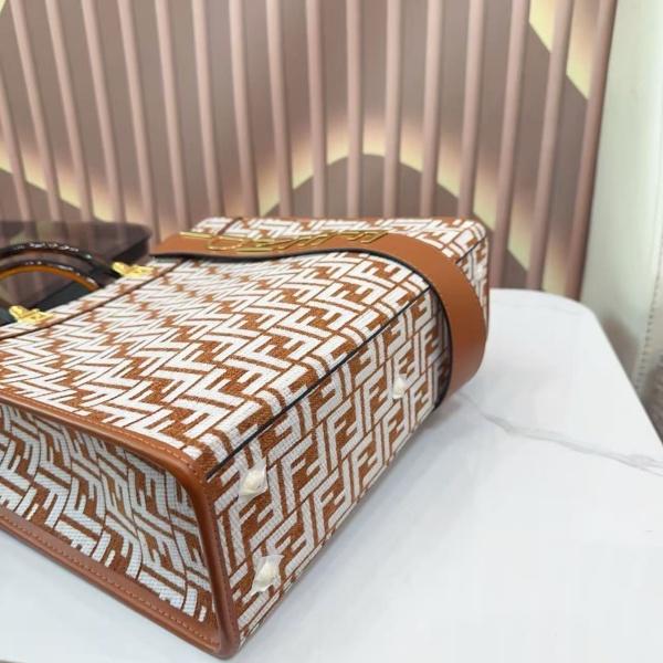 FENDI コピー モノグラム キャンバストートバッグ ゴールド金具 2WAY仕様 着映えアイテム