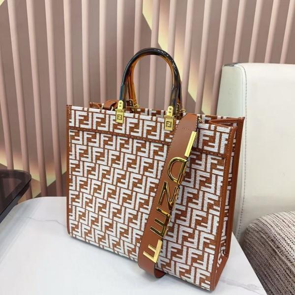 FENDI コピー モノグラム キャンバストートバッグ ゴールド金具 2WAY仕様 着映えアイテム