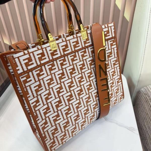 FENDI コピー モノグラム キャンバストートバッグ ゴールド金具 2WAY仕様 着映えアイテム
