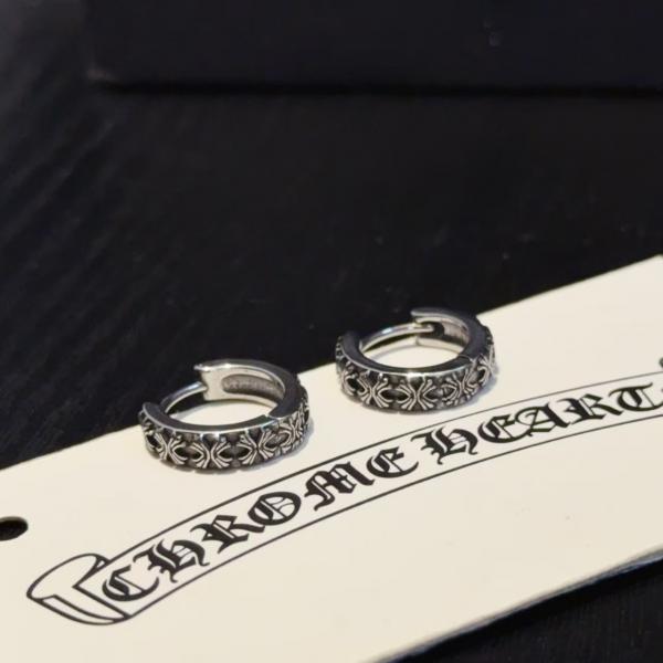 Chrome Heartsクロムハーツピアスコピー2026王道フープでクールにキマる耳元スッキリ小顔効果抜群