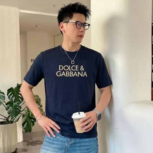 DOLCE&GABBANA コピー ロゴプリント半袖Tシャツ 2026新作 旬顔 着映え デイリー主力
