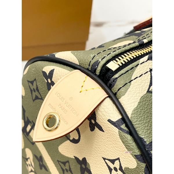 モノグラム カモフラージュ柄 人気上昇中 キーポル風 LOUIS VUITTON ルイヴィトン コピー バッグ 旅行対応 大容量スタイル