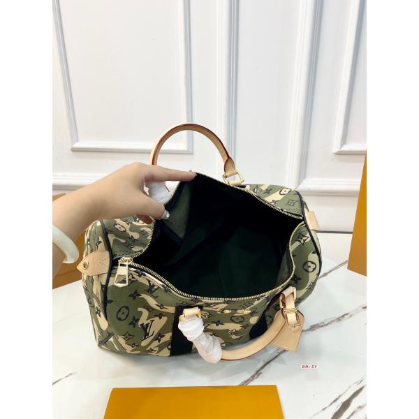 モノグラム カモフラージュ柄 人気上昇中 キーポル風 LOUIS VUITTON ルイヴィトン コピー バッグ 旅行対応 大容量スタイル