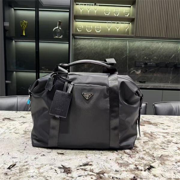 品質保証2026プラダボストンバッグコピー PRADA メンズ新作手持ちで機内持ち込みもラクラク