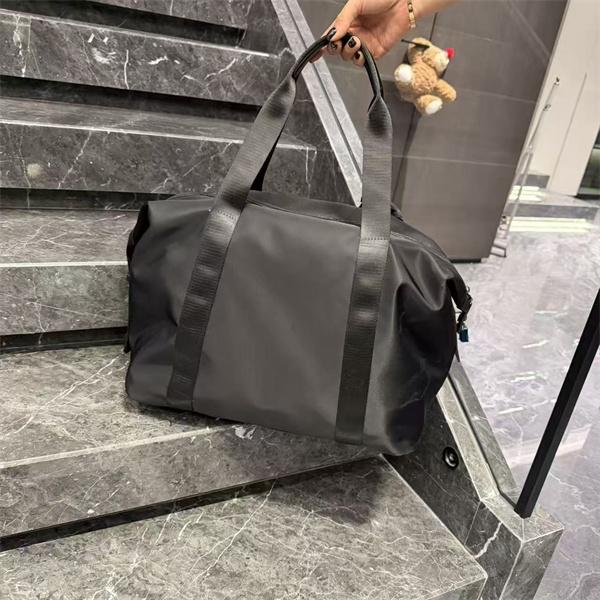 品質保証2026プラダボストンバッグコピー PRADA メンズ新作手持ちで機内持ち込みもラクラク
