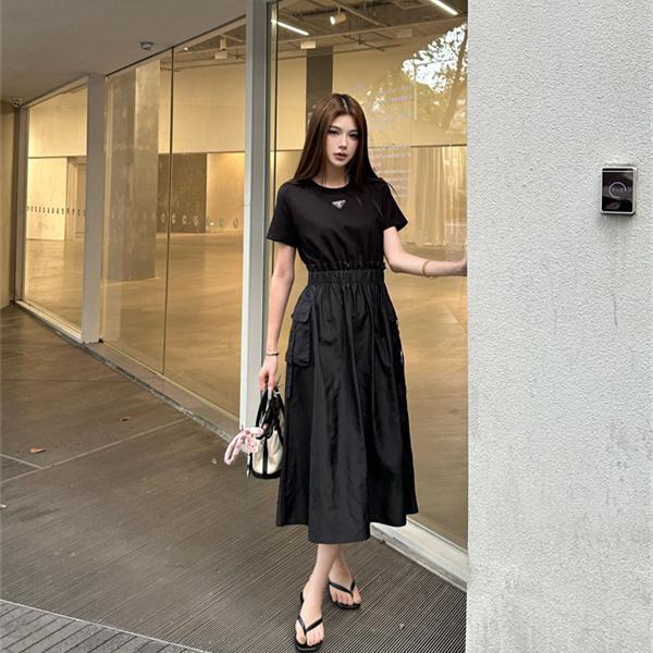 2026ss ギャザーデザイン フレアワンピース ミニマルシルエット PRADA プラダ コピー ワンピース フェミニンモードスタイル