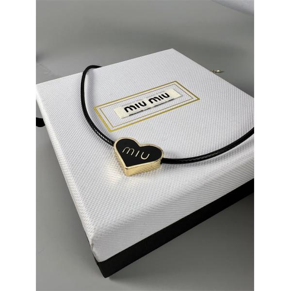 miumiuネックレスミュウミュウチョーカーコピー 2026トレンドおしゃれ新作アクセサリー