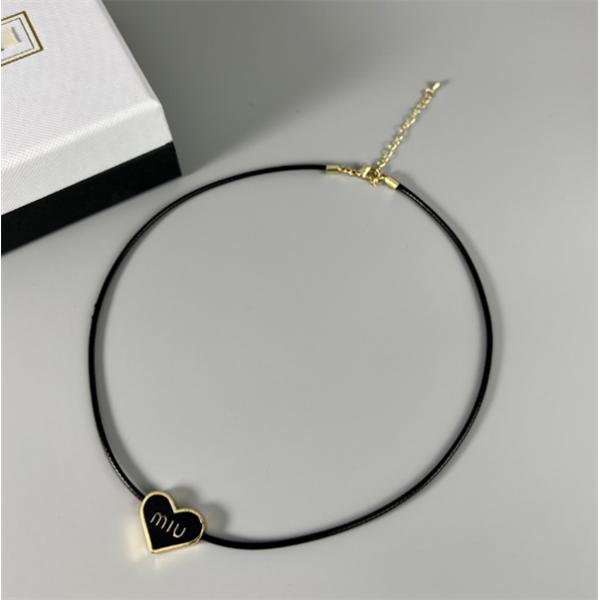 miumiuネックレスミュウミュウチョーカーコピー 2026トレンドおしゃれ新作アクセサリー