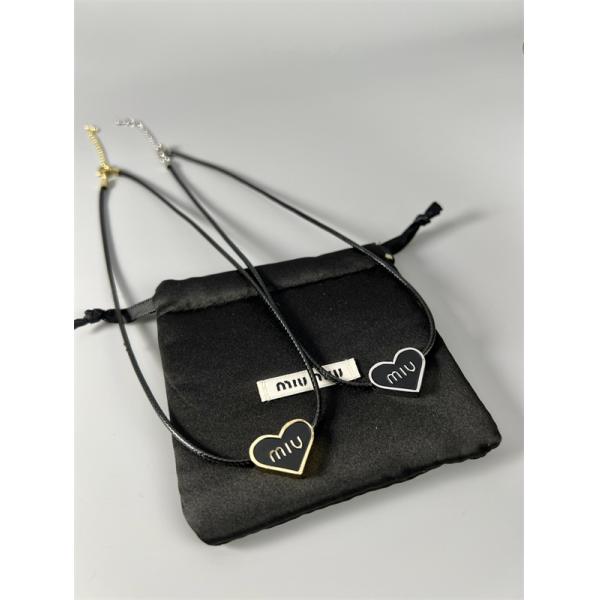 miumiuネックレスミュウミュウチョーカーコピー 2026トレンドおしゃれ新作アクセサリー
