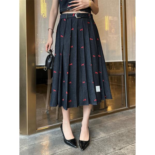ブラックデニム風セットアップ レトロ刺繍デザイン 上品スタイル THOM BROWNE トムブラウン コピー セットアップ 収納力抜群 きれいめコーデ