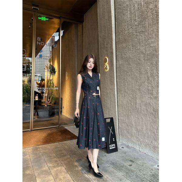 ブラックデニム風セットアップ レトロ刺繍デザイン 上品スタイル THOM BROWNE トムブラウン コピー セットアップ 収納力抜群 きれいめコーデ