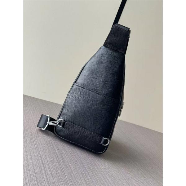 ワンショルダーバッグ レザー調 メンズライク仕様 PRADA プラダ コピー バッグ 外出対応 実用派モデル 今季チェック