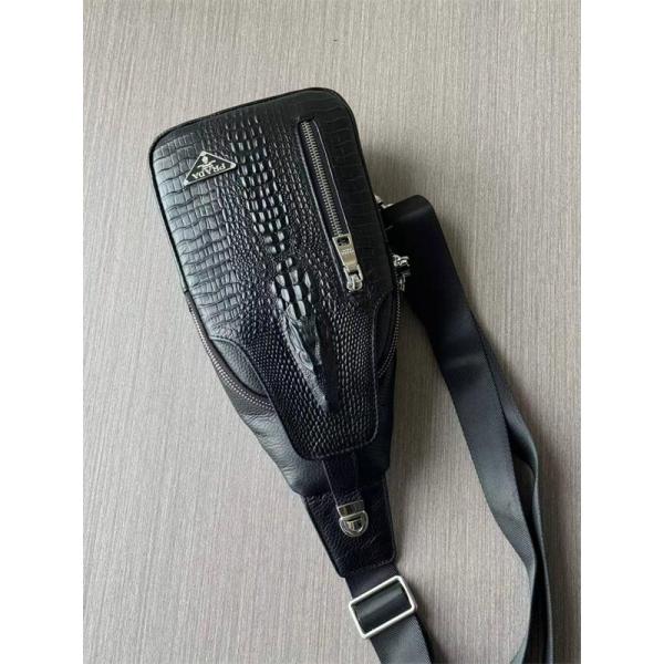 ワンショルダーバッグ レザー調 メンズライク仕様 PRADA プラダ コピー バッグ 外出対応 実用派モデル 今季チェック