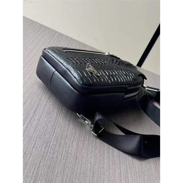 ワンショルダーバッグ レザー調 メンズライク仕様 PRADA プラダ コピー バッグ 外出対応 実用派モデル 今季チェック