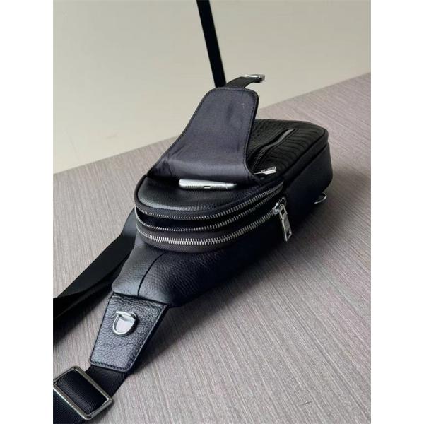 ワンショルダーバッグ レザー調 メンズライク仕様 PRADA プラダ コピー バッグ 外出対応 実用派モデル 今季チェック