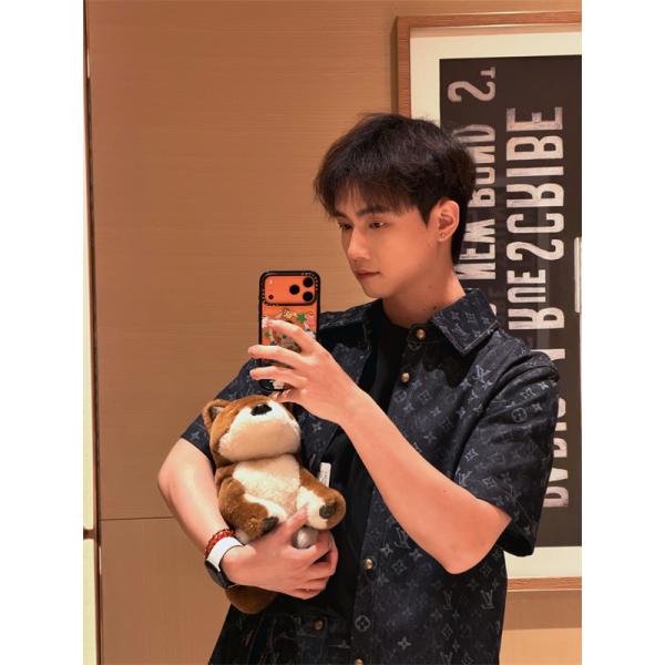 デニムシャツジャケット モノグラム総柄 ショートスリーブ LOUIS VUITTON ルイヴィトン コピー シャツジャケット 軽アウター風デザイン デイリーコーデ向け