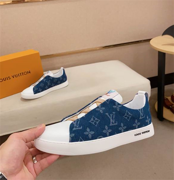 LOUIS VUITTON 2026新作ルイヴィトンスニーカーコピー軽量クッション性抜群男性靴