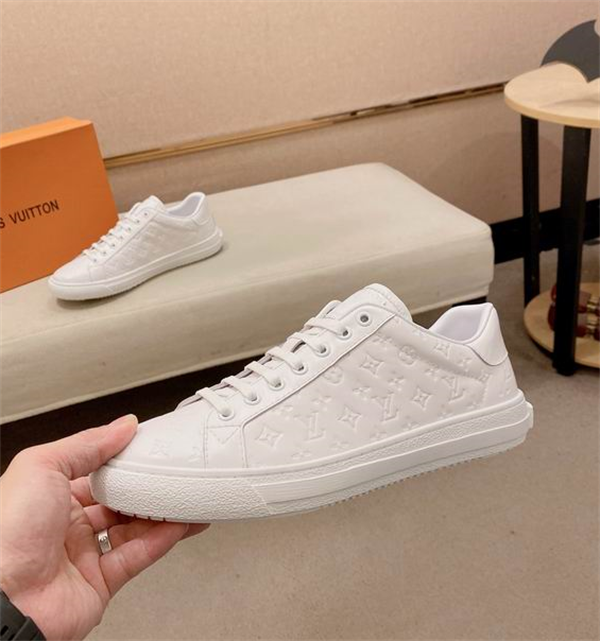 毎日履きたいLOUIS VUITTON 2026トレンドルイヴィトンスニーカーコピー快適ウォーキングシューズ