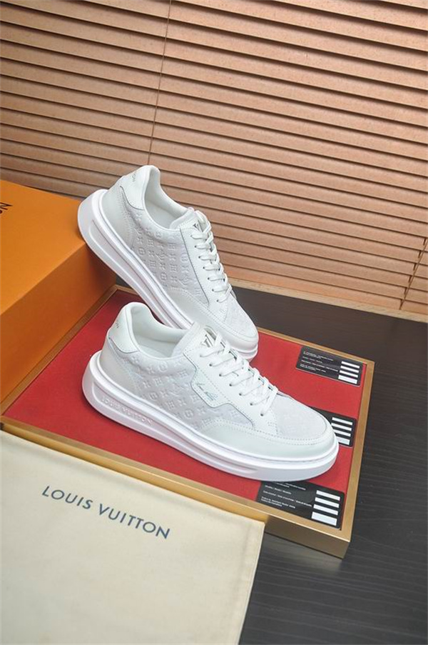 お洒落☆LOUIS VUITTON ルイヴィトンスニーカースーパーコピー疲れにくい衝撃吸収ソール搭載