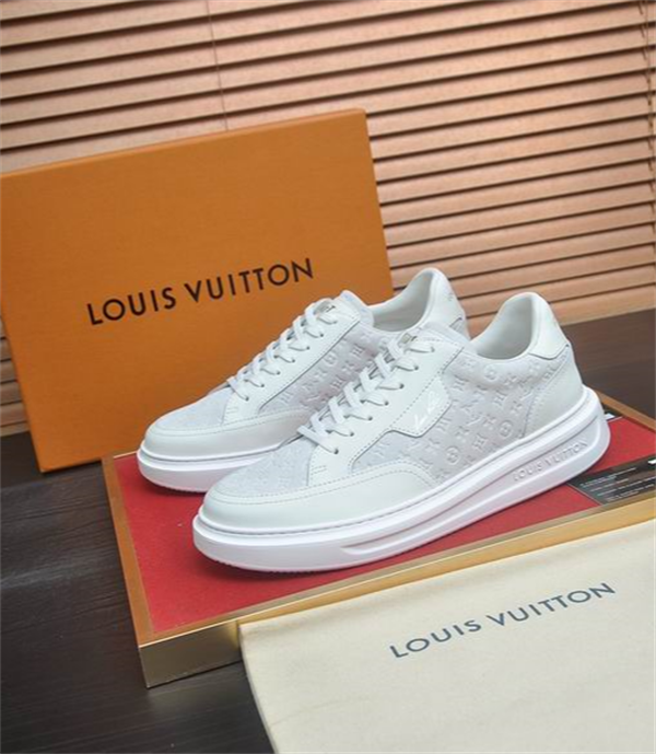 お洒落☆LOUIS VUITTON ルイヴィトンスニーカースーパーコピー疲れにくい衝撃吸収ソール搭載