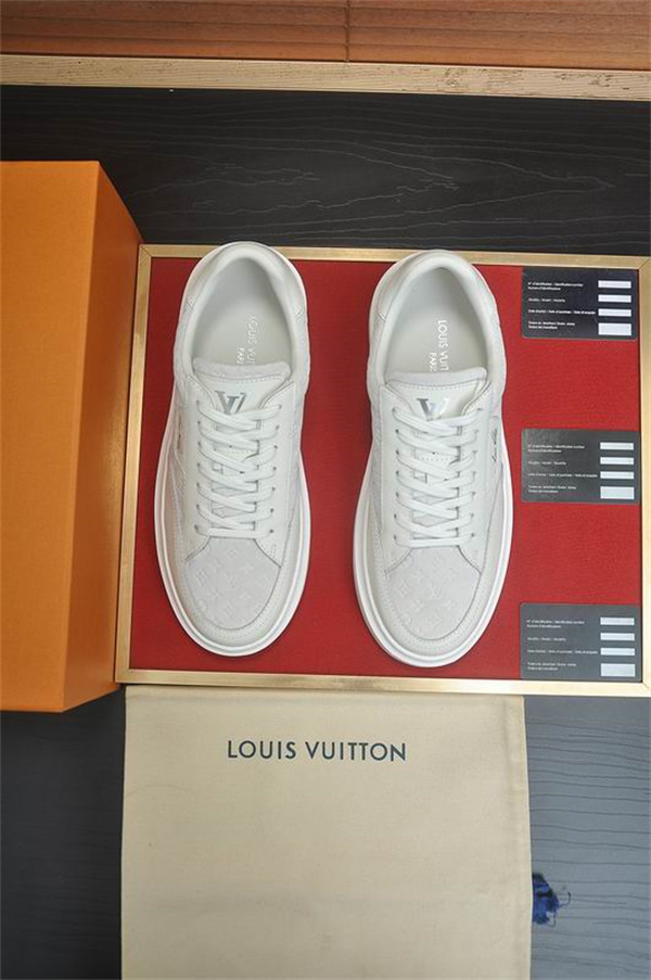 お洒落☆LOUIS VUITTON ルイヴィトンスニーカースーパーコピー疲れにくい衝撃吸収ソール搭載