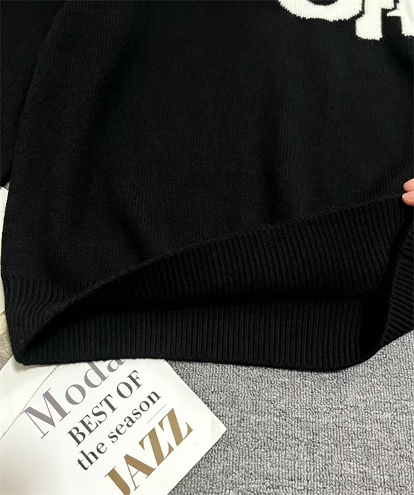ビッグロゴ入り クルーネック仕様 大人カジュアル OFF-WHITE オフホワイト コピー セーター 注目モデル 再入荷チェック