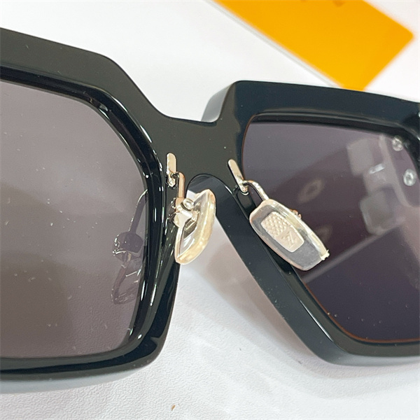個性的ルイヴィトンサングラスコピーLOUIS VUITTON MODEL：Z2179E SIZE：56口19-140