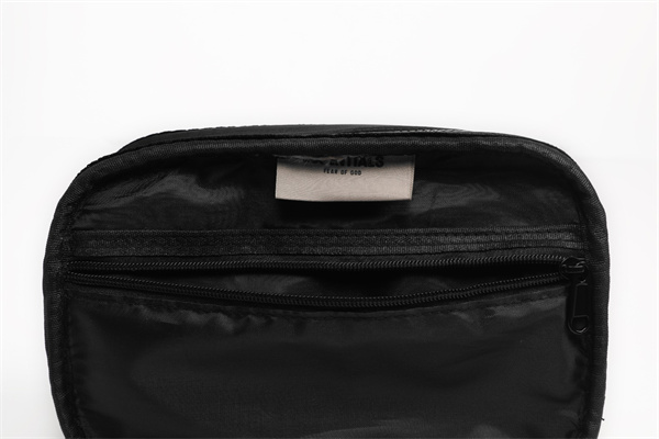 ストリートカジュアル コンパクトサイズ ESSENTIALS エッセンシャルズ コピー バッグ 日常収納向け 人気アイテム