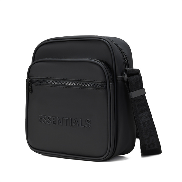 クロスボディバッグ フロントポケット付き 収納力抜群 ESSENTIALS エッセンシャルズ コピー バッグ スクエアデザイン 軽量素材