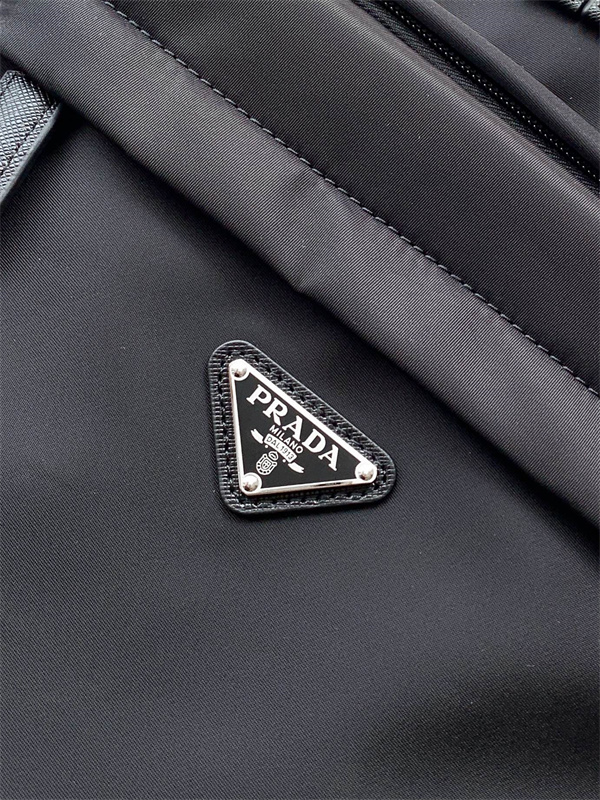 2026年注目PRADA メンズ大容量 プラダリュックサックコピー2VZ048