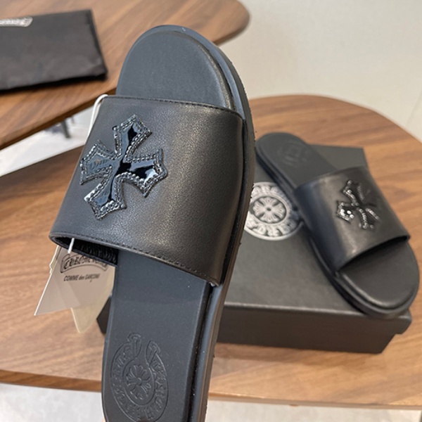 CHROME HEARTS コピー クロムハーツ コピー 2026新作 クロスレザー サンダル スライドサンダル メンズ レディース 軽量デザイン
