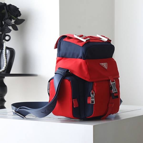 PRADA コピー プラダ コピー 2026新作 ナイロン ショルダーバッグ ミニバッグ クロスボディ 軽量 大容量 ユニセックス