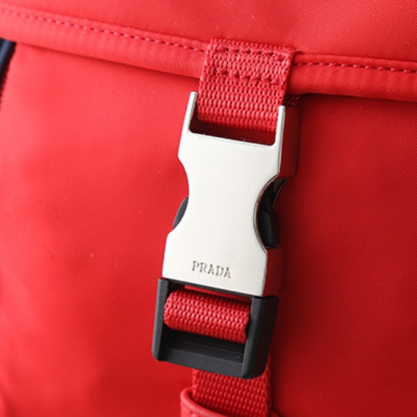 PRADA コピー プラダ コピー 2026新作 ナイロン ショルダーバッグ ミニバッグ クロスボディ 軽量 大容量 ユニセックス