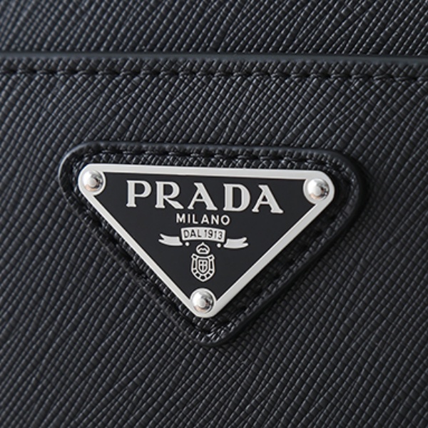 PRADA コピー プラダ コピー サフィアーノレザー ショルダーバッグ スクエアバッグ クロスボディ 軽量 人気 2026新作