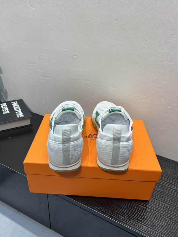 ☆エルメススニーカーコピー☆やわらかな素材が足に優しいHermès スリッポンスニーカー