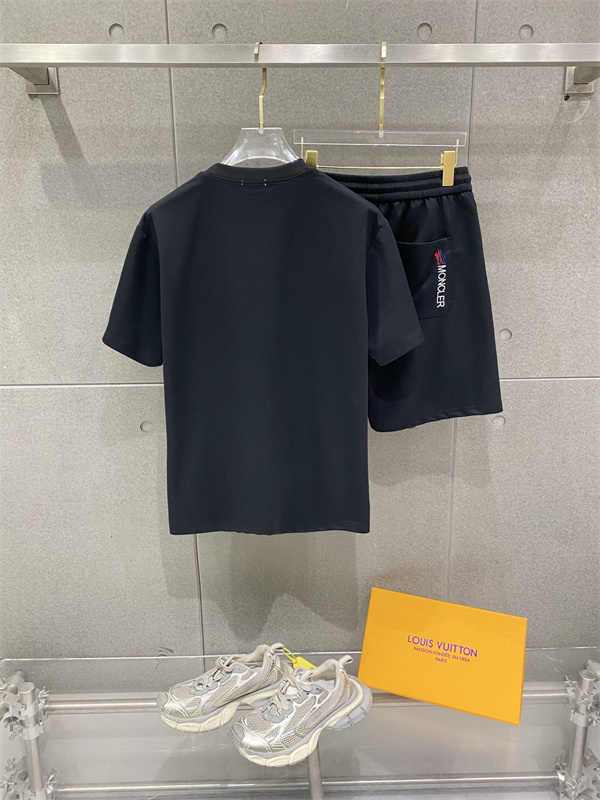 スポーティカジュアル 半袖トップス ハーフパンツ リラックスシルエット MONCLER モンクレール コピー セットアップ デイリー対応
