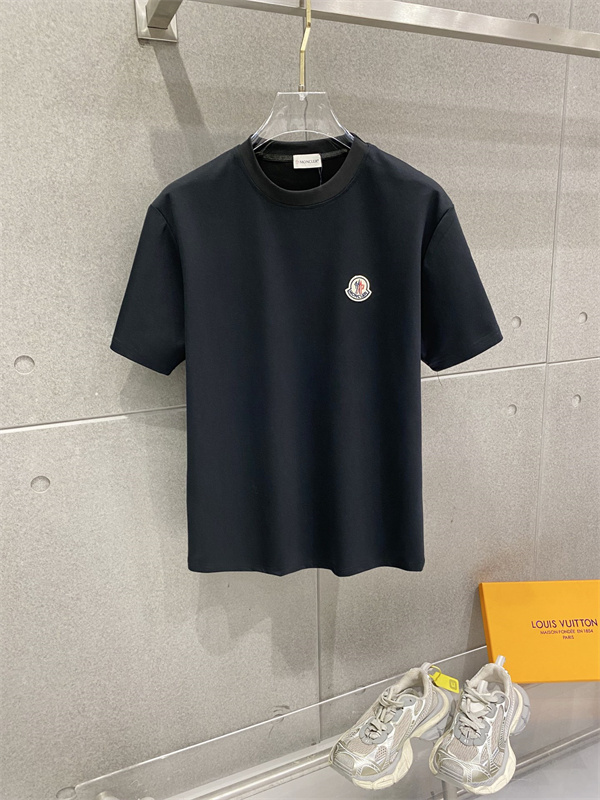 スポーティカジュアル 半袖トップス ハーフパンツ リラックスシルエット MONCLER モンクレール コピー セットアップ デイリー対応
