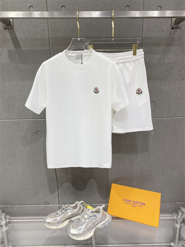 スポーティカジュアル 半袖トップス ハーフパンツ リラックスシルエット MONCLER モンクレール コピー セットアップ デイリー対応