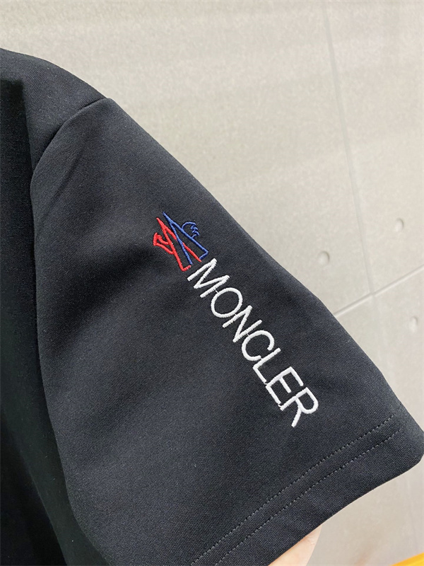 スポーティカジュアル 半袖トップス ハーフパンツ リラックスシルエット MONCLER モンクレール コピー セットアップ デイリー対応