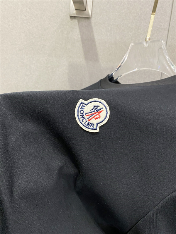 スポーティカジュアル 半袖トップス ハーフパンツ リラックスシルエット MONCLER モンクレール コピー セットアップ デイリー対応