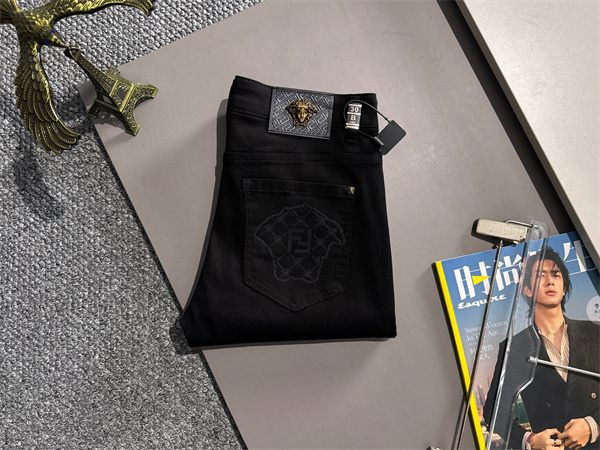 メデューサデザイン ラグジュアリースタイル 定番コレクション VERSACE ヴェルサーチ コピー デニムパンツ